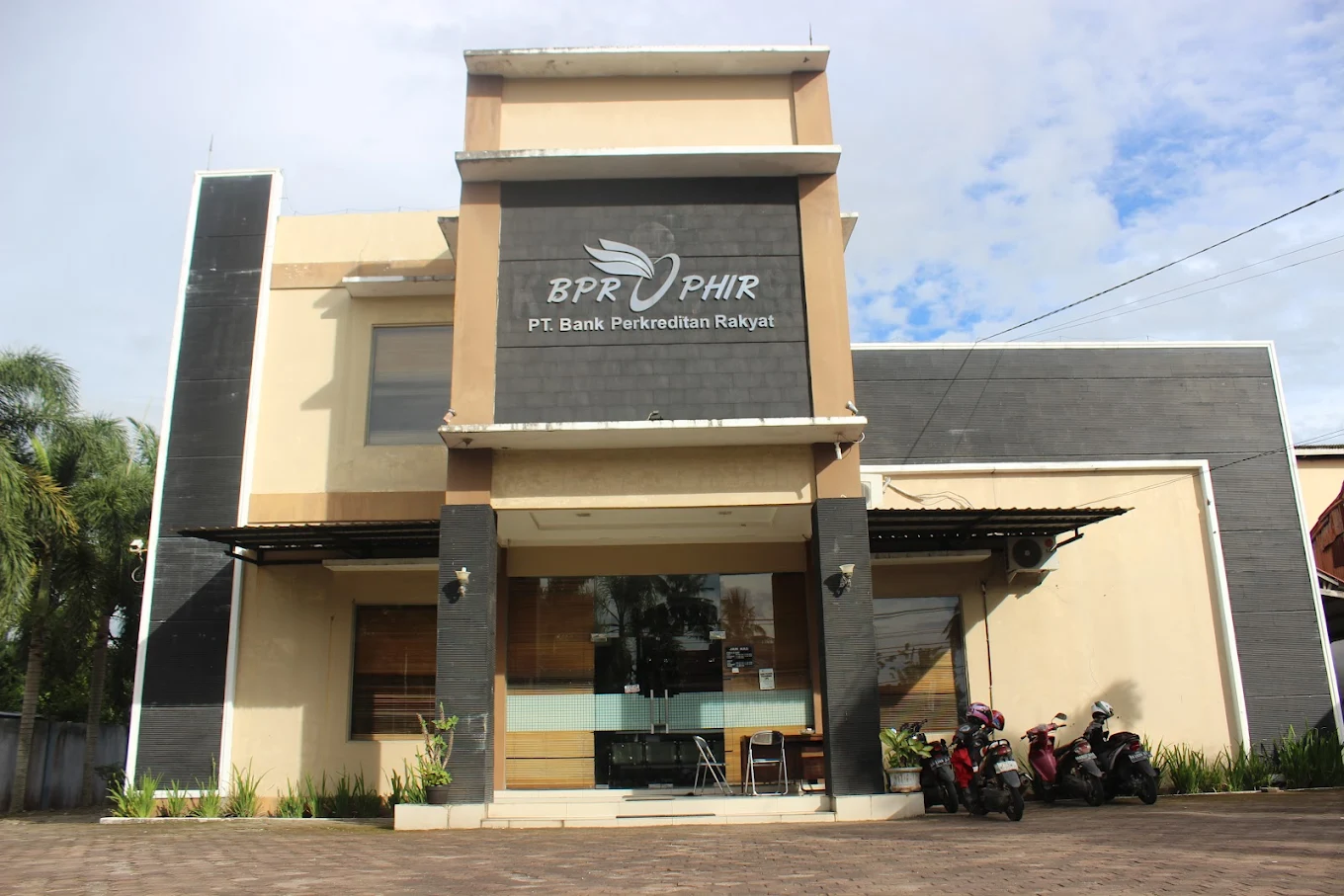 gedung bpr ophir